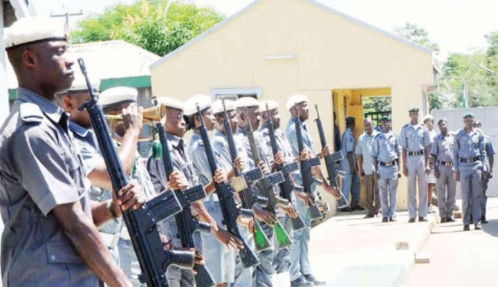 Customs seizes 1,100 rifles imported from Turkey